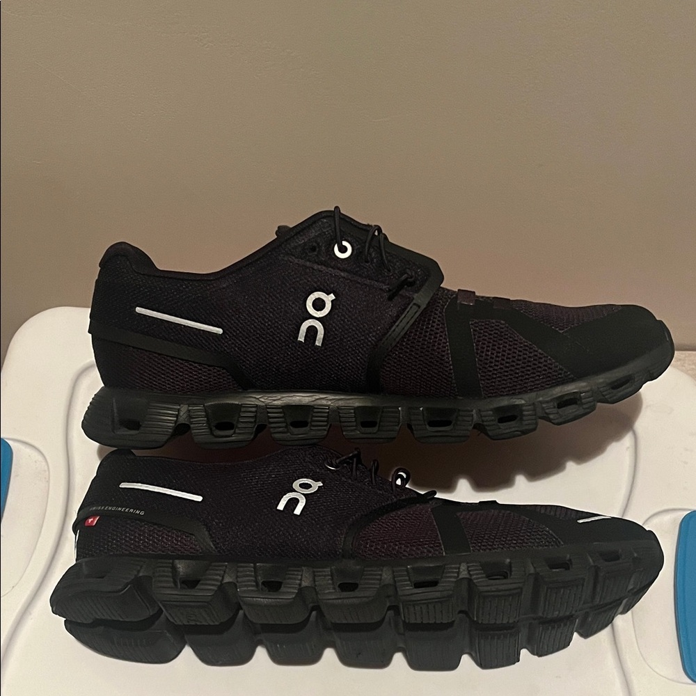 on cloud shoes, size 10 very good condition